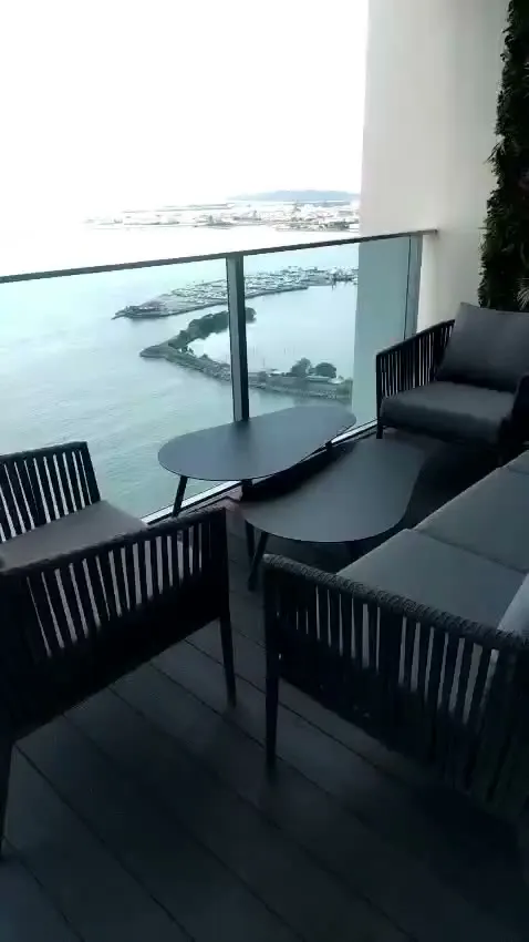 Balcón con vista al mar